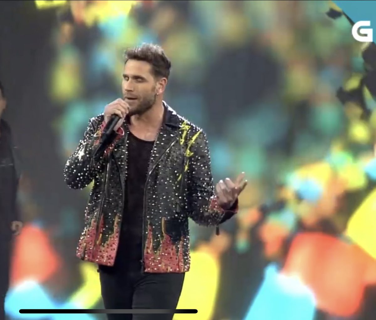 En estos difíciles momentos donde todo se tambalea esta foto resume las ganas de volver a “ser”  a “sentir” y sobre todo a “Vivir”. La libertad es algo que hemos dado por hecho, que hemos nacido con ella y que ahora añoramos y necesitamos como antes nunca lo hicimos.