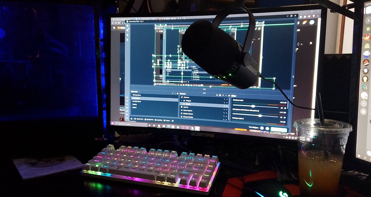 ariawkturtle's tweet photo. I love my set up @CYBERPOWERPC @shure #RBG #pretty @Razer #razorkrakenkitty #shuremv7 #inlovewithit #streamer #twitch #twitchstreamer #YouTuber #singer #YouTube #stream #songcover https://t.co/5hWGBONe6M