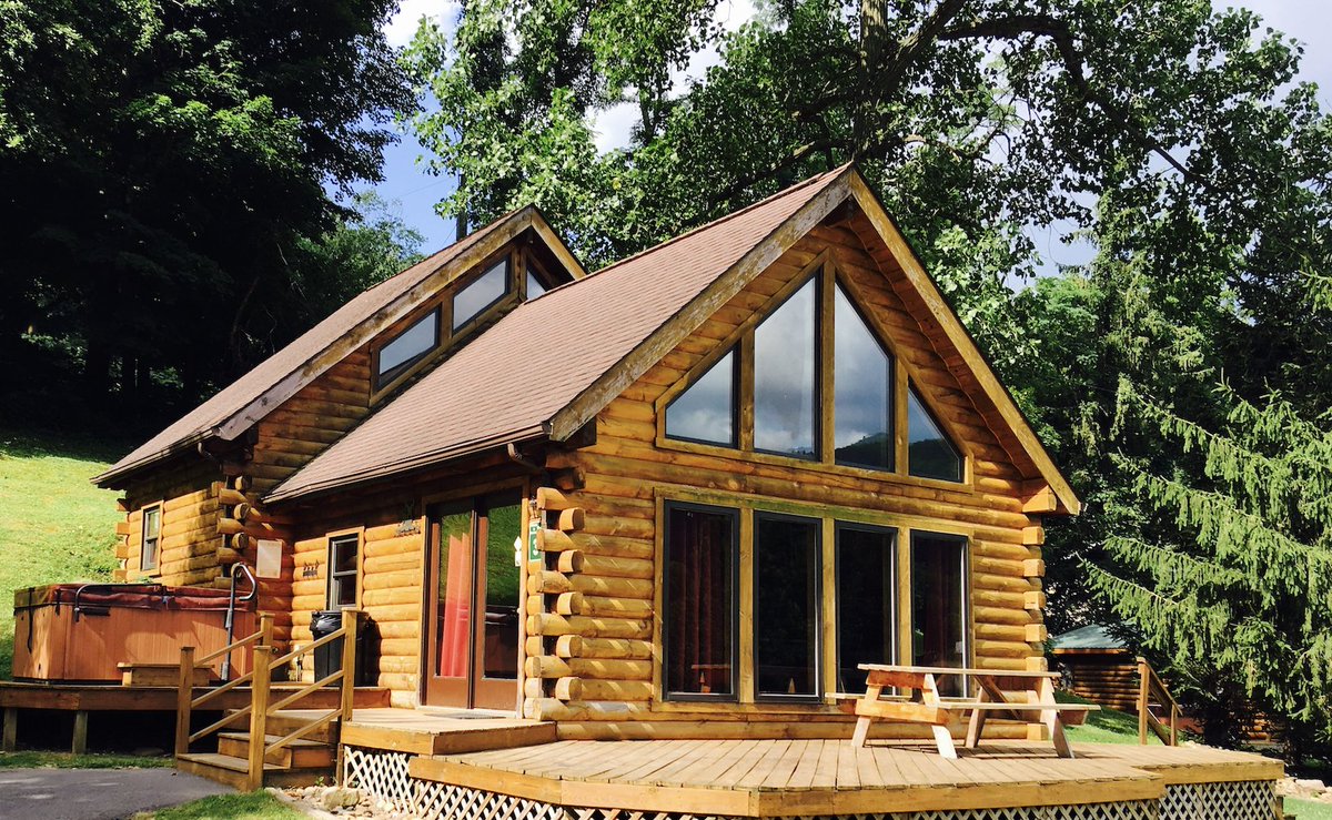 WVtourism's tweet photo. Love is in the air in #AlmostHeaven! Want to win a romantic getaway at Harman's Luxury Log Cabins? Retweet this to be entered to win a 3-night stay in a romantic log cabin! https://t.co/6f1y7hUrH4