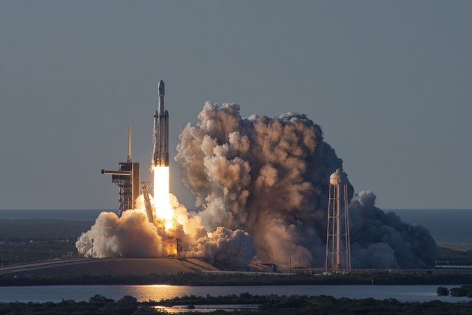 Great Update from SpaceX!  Curious if <a href="/SpaceX/">SpaceX</a> will have to spent the boosters?  Would be sooooo cool to watch all 3 boosters land on drone ships.

NASA has selected Falcon Heavy to launch the first two elements of the lunar Gateway together on one mission! nasa.gov/press-release/