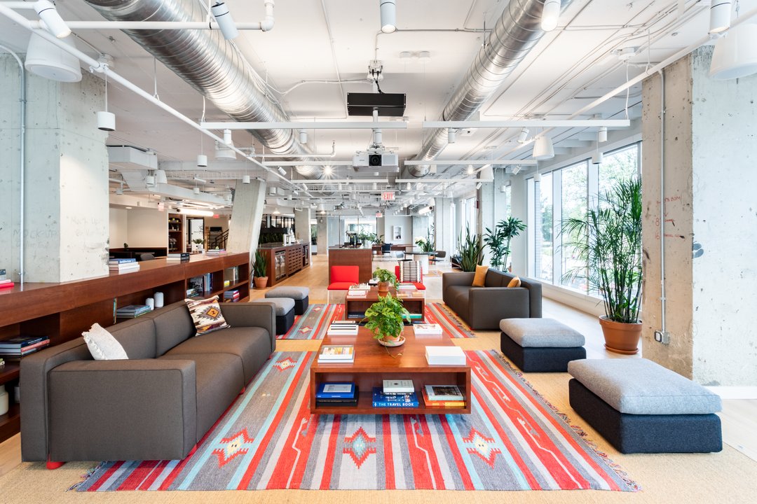 WeWork's tweet photo. A plant-filled, light-filled space at WeWork D.C. ✨
More at https://t.co/SoTWZ3UC38. #wework #weworkdc https://t.co/eIzWVxfuEU
