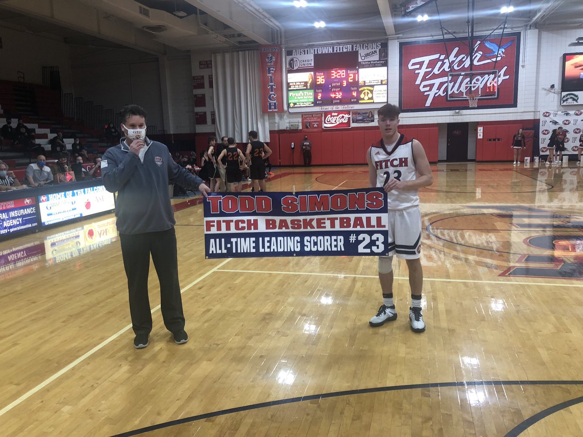 AthleticsFitch's tweet photo. Congratulations to Todd Simons who broke the all time scoring record held by Jack Morrison in 1952-1955 at Fitch! https://t.co/PUWrXNQusv