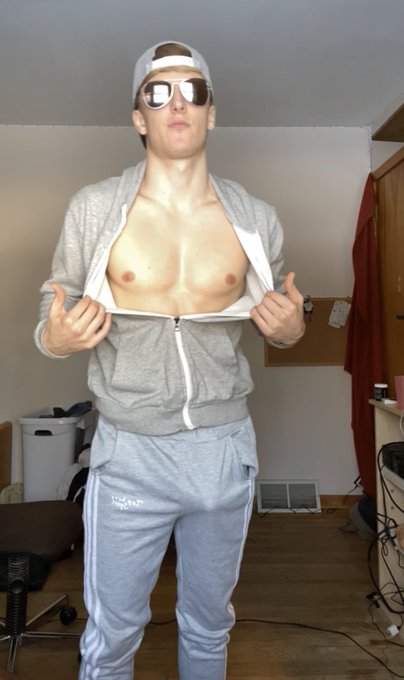 Happy Titty Tuesday 😉 https://t.co/Ks07Fvuku9