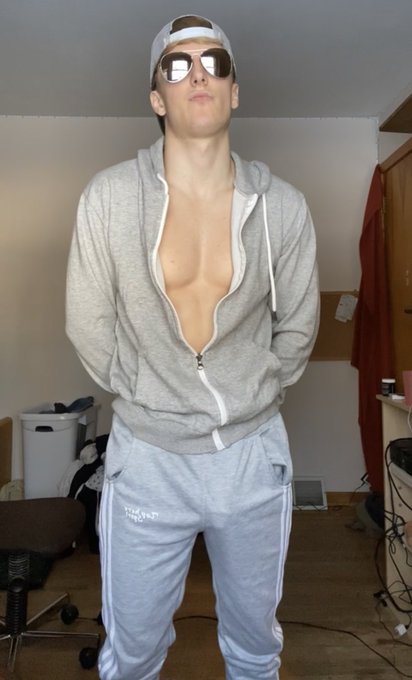 Happy Titty Tuesday 😉 https://t.co/Ks07Fvuku9