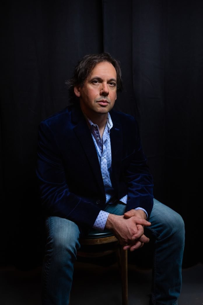 Portland-based musician, producer, and engineer <a href="/steve_drizos/">Steve Drizos</a> has debuted his new video for "Static," premiering with Under the Radar. Drizos' full-length debut album, 'Axiom' is out now via <a href="/CavitySearchRec/">CavitySearchRecords</a>. 
undertheradarmag.com/news/premiere_…