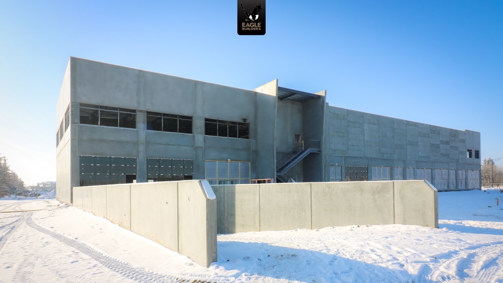 EagleBuildersLP's tweet photo. Precast concrete is advantageous for a multitude of building applications. It creates a high-quality structure that can be customized with refined finishes and a unique design.
#precastconcrete #construction #alberta #yeg #edmonton #medicalcenter #clinc #retail #commercial https://t.co/qle1e6yHil
