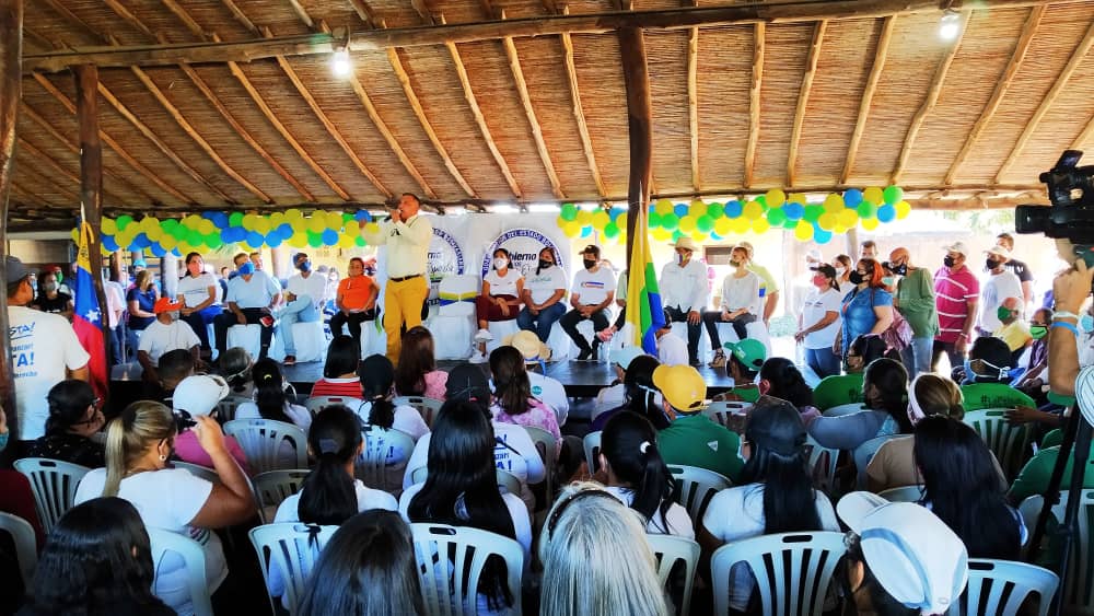 cesarmalave53's tweet photo. MULTITUDINARIO! Punta de Piedras, se desbordó en ENTUSIASMO,  confianza, esperanzas y mucho CALOR HUMANO por la presencia de @alfreditodiaz EL GOBERNADOR! https://t.co/2J6Q5Xwxst