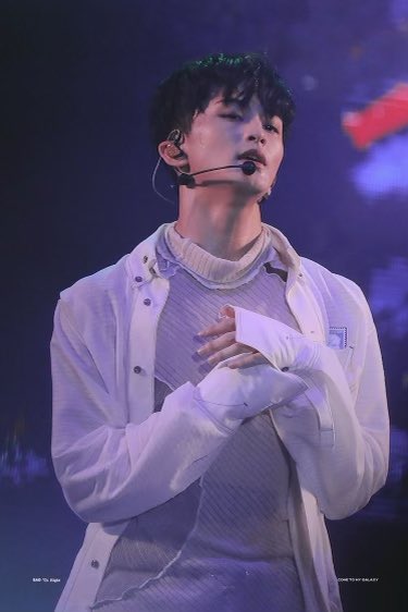 mark as gluttony- hear me out,,, mark with a muzzle- mark ripping it off before his verse as the kiIIing part- mark is super humble so i think it would be fun to see him indulge as gluttony- maybe gluttony with focus on items instead of food for a bit- neutral colored fits