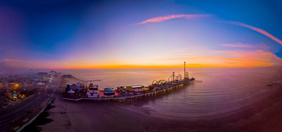 Dkwann's tweet photo. Pleasure pier, Galveston #Galveston #beach #TravelTuesday #Texas https://t.co/8qLsluxzck