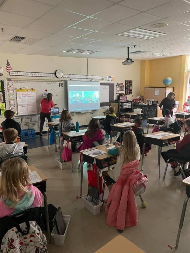 ITRTtinytech's tweet image. Grade 3 students made a Kindness Connection with a Grade 1 class in Winnipeg, Canada! They used Zoom to engage their critical thinking skills playing the math game SPLAT and discovered it is much colder there: -26 degrees C! Their students even counted to 10 for us in French!