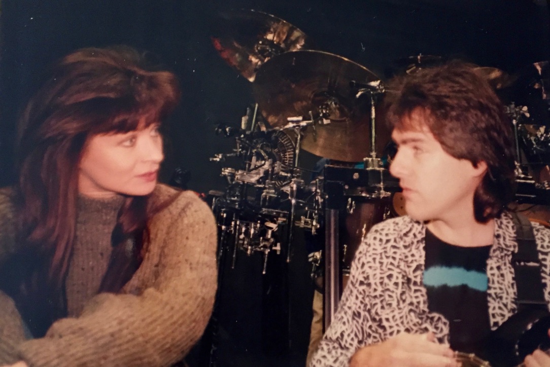 ShaunMurphyBand's tweet photo. The very cool, Bela Fleck! Back in the day, he opened for Bruce Hornsby when I was working with him, so I got a chance to chat!!, Absolute joy to talk to!!!
#belafleck #flecktones #banjomaster #fantastic #talent #jazzgrass #OneOfAKind
https://t.co/SmEPD7r1IU https://t.co/NckA7NOnDq