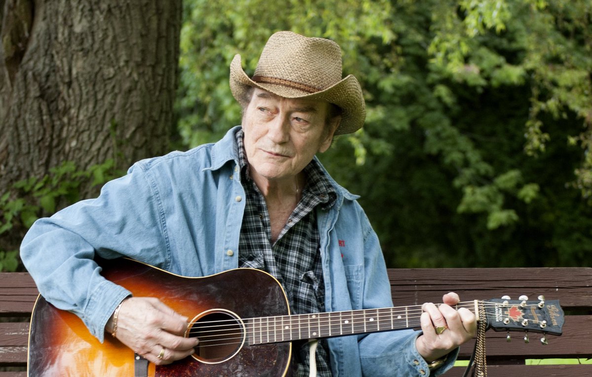 Happy Birthday to the iconic Stompin’ Tom Connors who would have been celebrating his 85th year today!🎉🎶