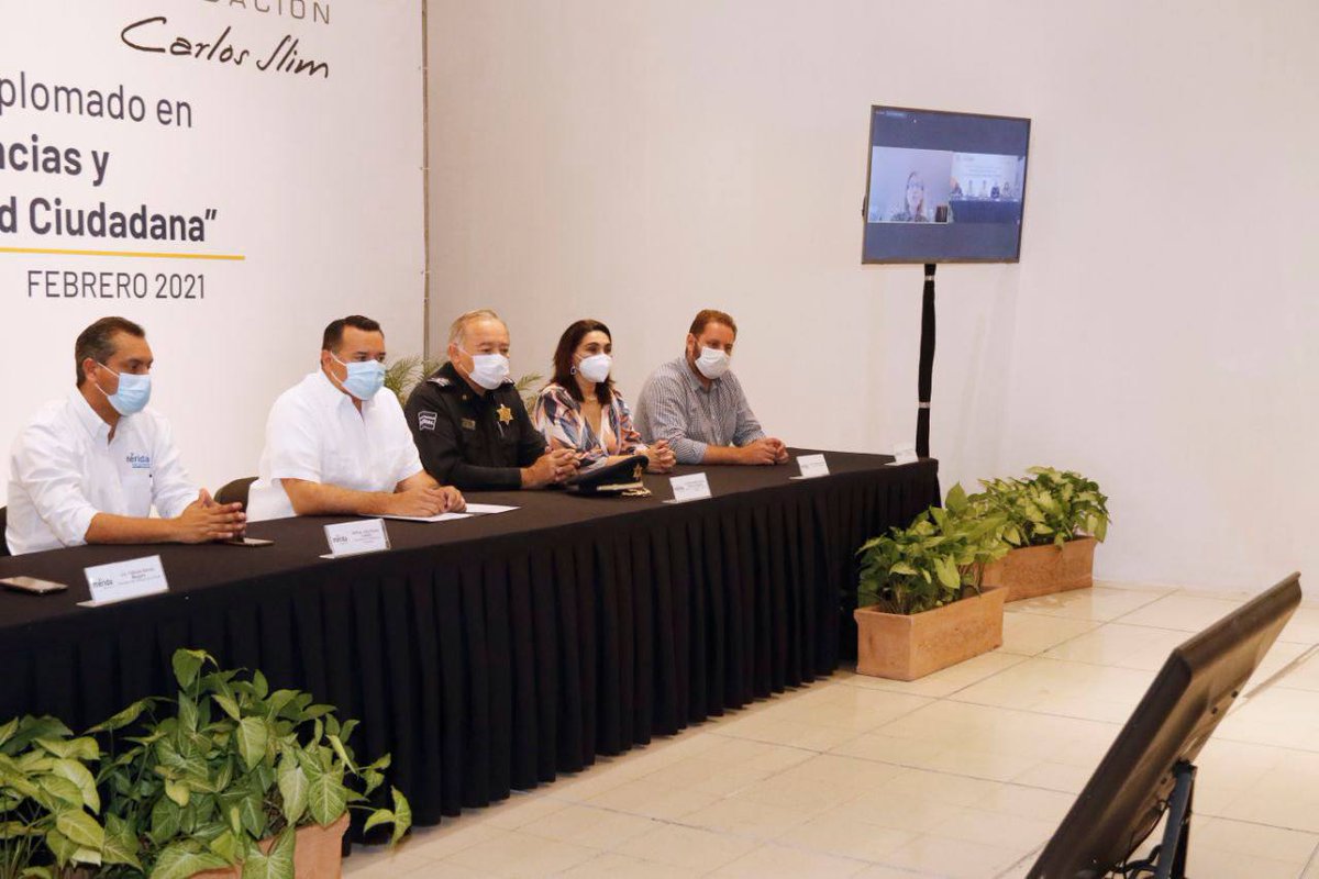 Esta mañana de la mano con la <a href="/Fund_CarlosSlim/">FundaciónCarlosSlim</a>, realizamos la entrega de constancias a elementos del <a href="/AyuntaMerida/">Ayuntamiento Mérida</a>, que participaron en el Diplomado “Prevención de las violencias y fortalecimiento de la Seguridad Ciudadana”.