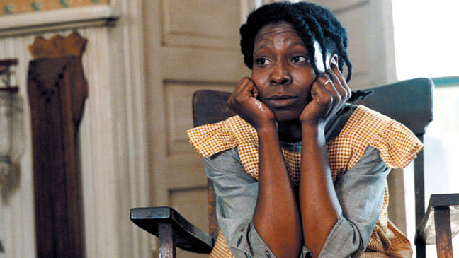 afrorevolt's tweet photo. Em 1906, em uma pequena cidade da Georgia, sul dos Estados Unidos, a quase adolescente Celie é violentada pelo próprio pai, torna-se mãe de duas crianças. 

Whoopi Goldberg foi indicada ao Oscar de melhor atriz em 1985.

 FILME: A Cor Púrpura  

Baseado no livro de Alice Walker https://t.co/3BsPiXYMRJ