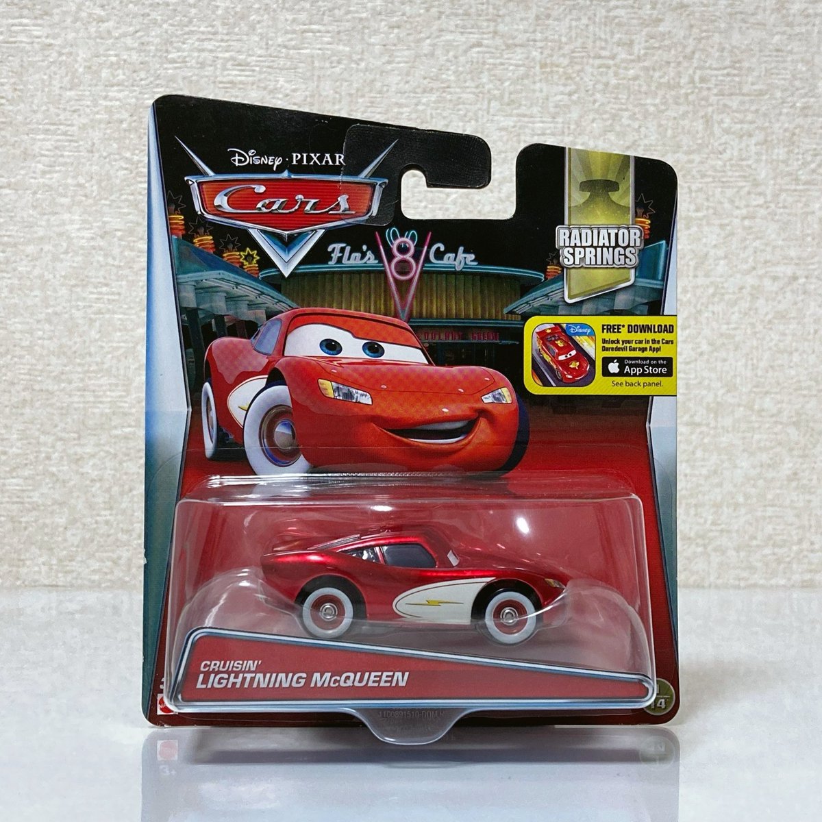 マテルの『カーズ』シリーズからルイジのお店でホワイトウォールタイヤ