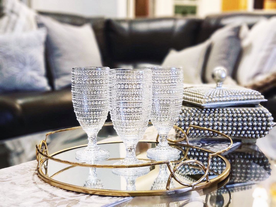 HiHomeAccess's tweet image. Love to have the perfect serving of any beverage with the design that blends classic design and gives complements to any bar or table settings✨
. 
. 
. 
. 
. 
. 
. 
#homedecor #homesweethome #homedesign #homeaccessories #beverage #brinks #entertainment #glasscup #metaltray