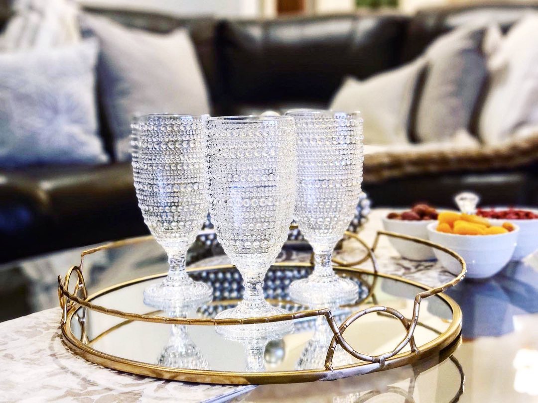 HiHomeAccess's tweet image. Love to have the perfect serving of any beverage with the design that blends classic design and gives complements to any bar or table settings✨
. 
. 
. 
. 
. 
. 
. 
#homedecor #homesweethome #homedesign #homeaccessories #beverage #brinks #entertainment #glasscup #metaltray