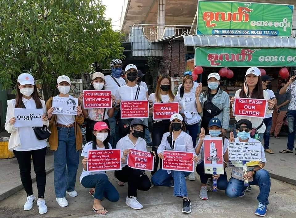 Leinge3's tweet image. #စစ်အာဏာရှင်အလိုမရှိ❌❌❌

9.2.2021

#CivilDisobedienceMovement 
#WhatsHappeningInMyanmar 
#Protest
#Myanmar
#freeaungsansuukyi
#FightForDemocracy 
#Myeik
#UN