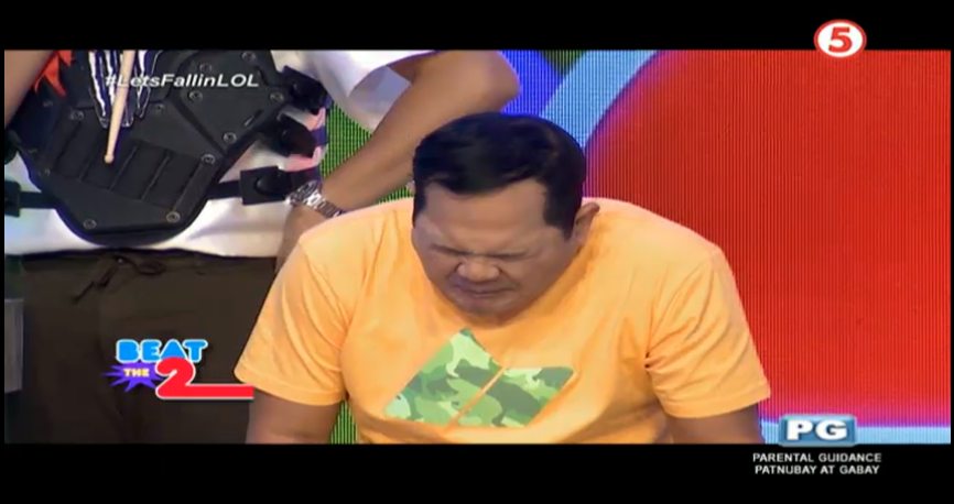 TV5PHOfficial's tweet photo. Isa pang nag-shot ng lemon juice. Hahaha! Ba't nagusot ang mukha mo Kuya @angbayani? π
#LetsFallinLOL
#LunchOutLoudOnTV5 https://t.co/lBwv6y80hq