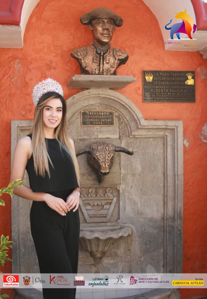 AutlanCultural's tweet photo. #Dia2
Reina del Carnaval junto al busto de #AlbertoBalderas y #ChirimíaLópezPeña en #MuseoYCentroRegionalDeLasArtes https://t.co/ySz7FT2UfI