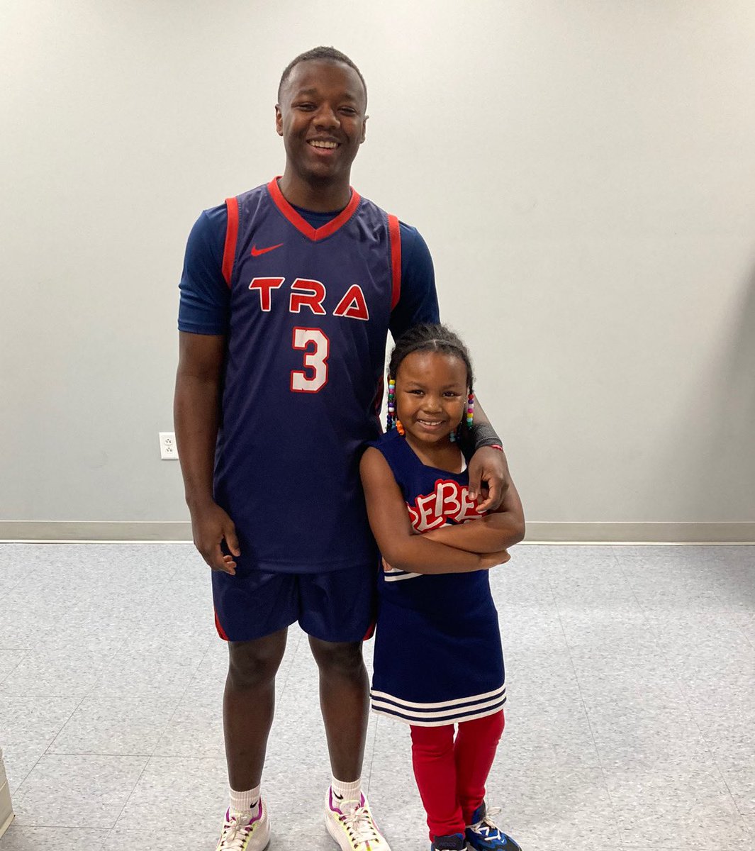 P_Lee79's tweet photo. Cameron and his biggest fan/supporter Little Miss Mariah. CD3 finished the night with a triple double.                                                  19 points, 12 rebounds, 11 assists

TRA 98
Sacred Heart 92
@memphispreps   @ChuckLawson901 @johnvarlas https://t.co/dhrsUHmchG