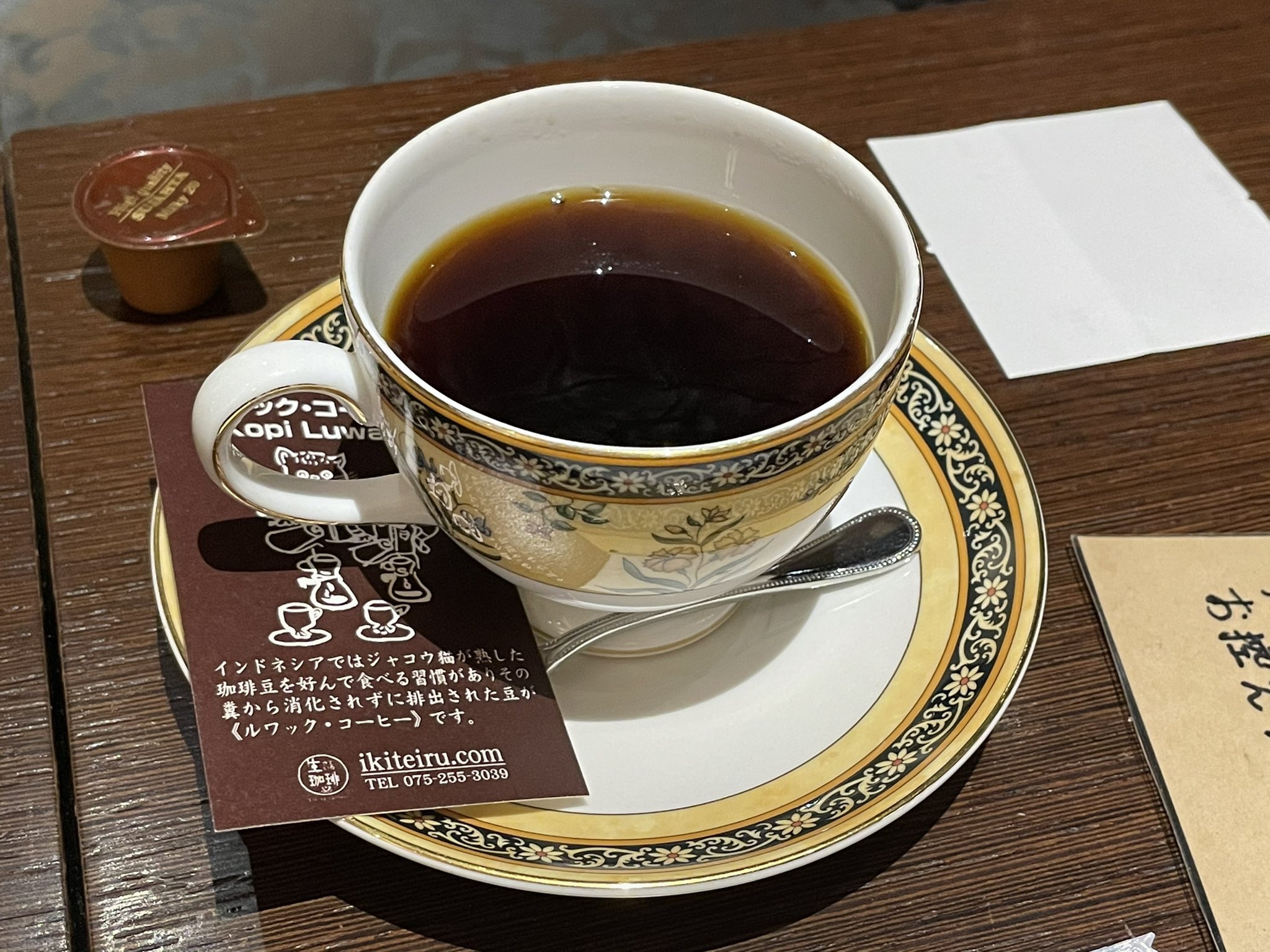 みうら コピ ルアックというコーヒー ジャコウネコという動物が食べた未消化のコーヒー豆を糞から取り出してコーヒー にしたものらしい コーヒー味のうんち なんと一杯1800円 T Co Ftqrjuucos Twitter