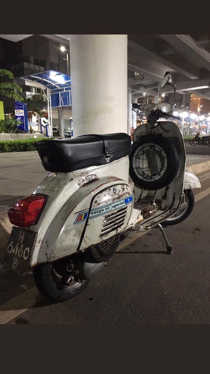 hendydarmi's tweet photo. Special 90 1977 orisintal. STNK aslinya akur noka nosin, sinkron scooterhelp. Bodi keker, mesin seger. Karbu ori, kelistrikan on semua. Yuk digass 30 juta saja. 
@TweetVespa @suhuvespa @HoldenKlasik 

#jualvespa #jualvespapts #vespapts #vespasmallframe #vespaspecial #vespa https://t.co/S7qI3Tbrbj