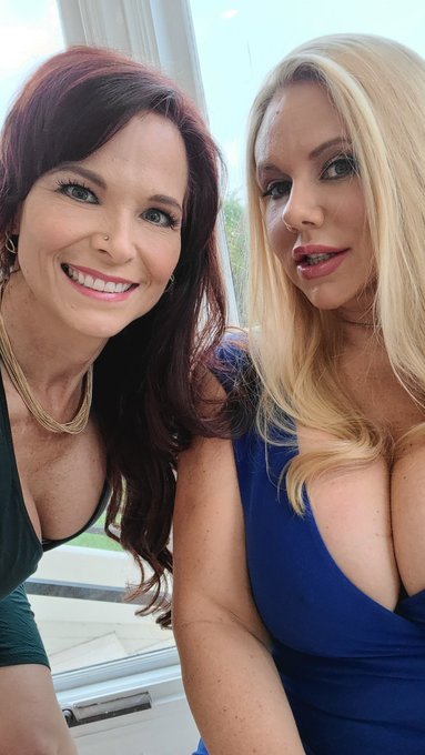 What a fun fun day! I got to be very naughty with @RobbyEchoXXX @SexyKarenFisher &amp; @Nathan_Bronson for<a href="/tag/momswap"class="tags"><span>#momswap</span></a>