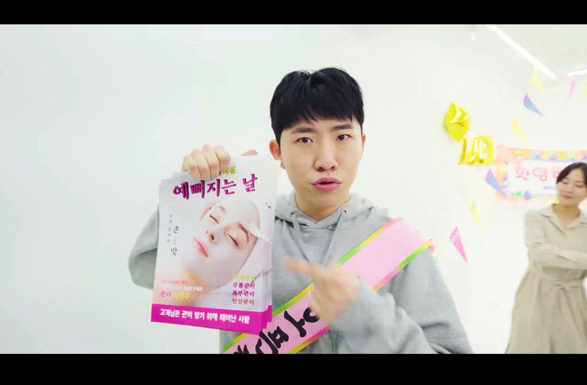 #서울예술단 #창작뮤지컬 #웰컴선샤인

경주가 마사지 샵을 팔아버리려고 하자
진진과 한강은 경주 몰래
예뻐지는 날을 지켜내기 위한
계획을 세우기 시작하는데..
​
"진진이 누나는 계획이 다 있구나?"

강연정 홍나현 이종원 류수화

naver.me/FJHZ51Qq