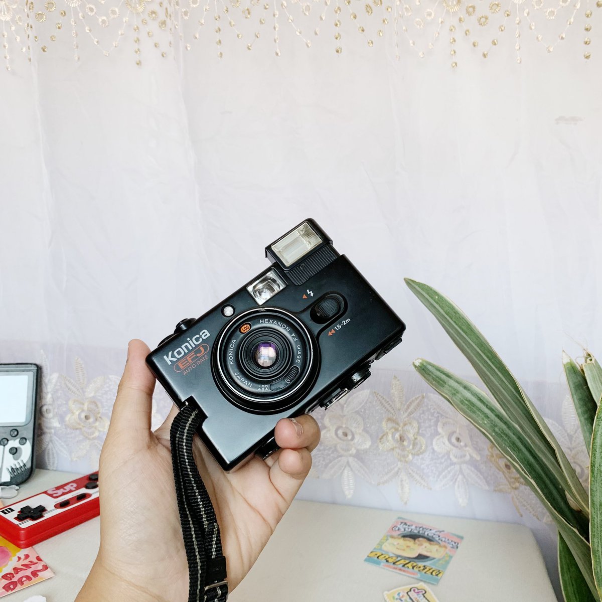 kongfilmjapan's tweet photo. KONICA EFJ AUTODATE (2490฿) ถ่ายได้เต็มระบบ บอดี้สวย สีดำเงามีริ้วรอยบ้างปะปาย สภาพสมบูรณ์ ห้องฟิล์มสะอาด ช่องมองใส ขนาดพอดีมือ เบา พกพาสะดวก ใช้ฟิล์ม 135 (35mm) เหมาะสำหรับมือใหม่ Auto focus #กล้องฟิล์ม #กล้องฟิล์มคอมแพ็ค #กล้องฟิล์มราคาถูก #konicaefj #konicapop https://t.co/xbZIIcWlLS
