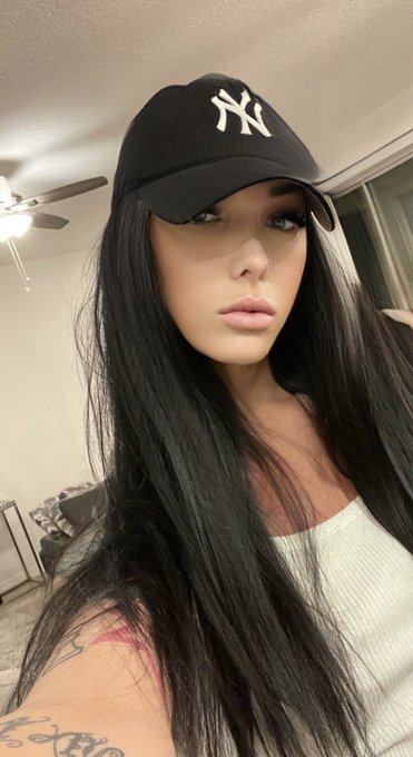 So what do you think of me as a brunette ? https://t.co/sXVzgY8ktM