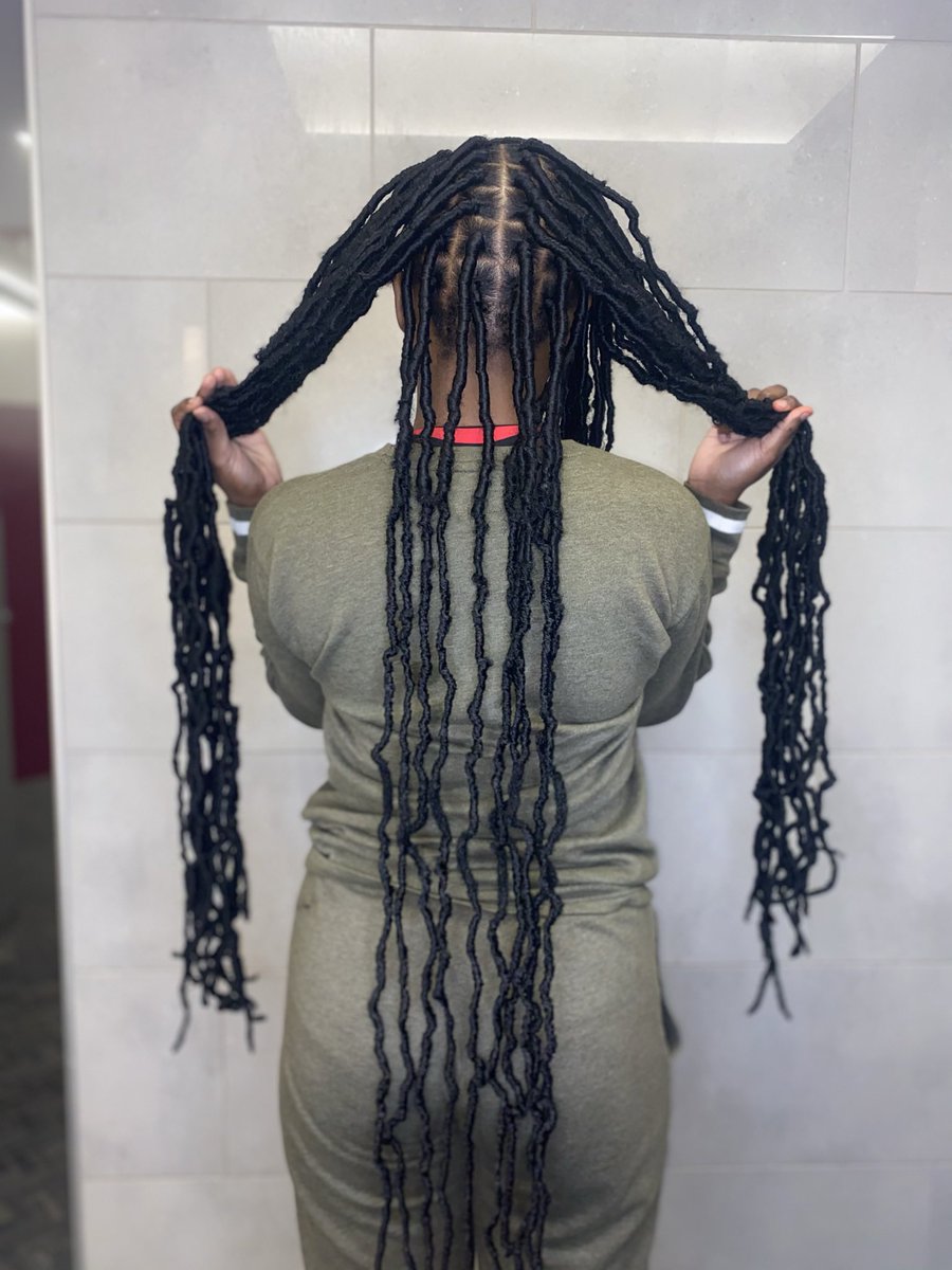 haribaybee7's tweet photo. COME GET YOUR LOCS LADIESS 🥰🥰🥰 #AAMU #AAMU24 #AAMU23 #AMMU22 https://t.co/PARZMCKI2n