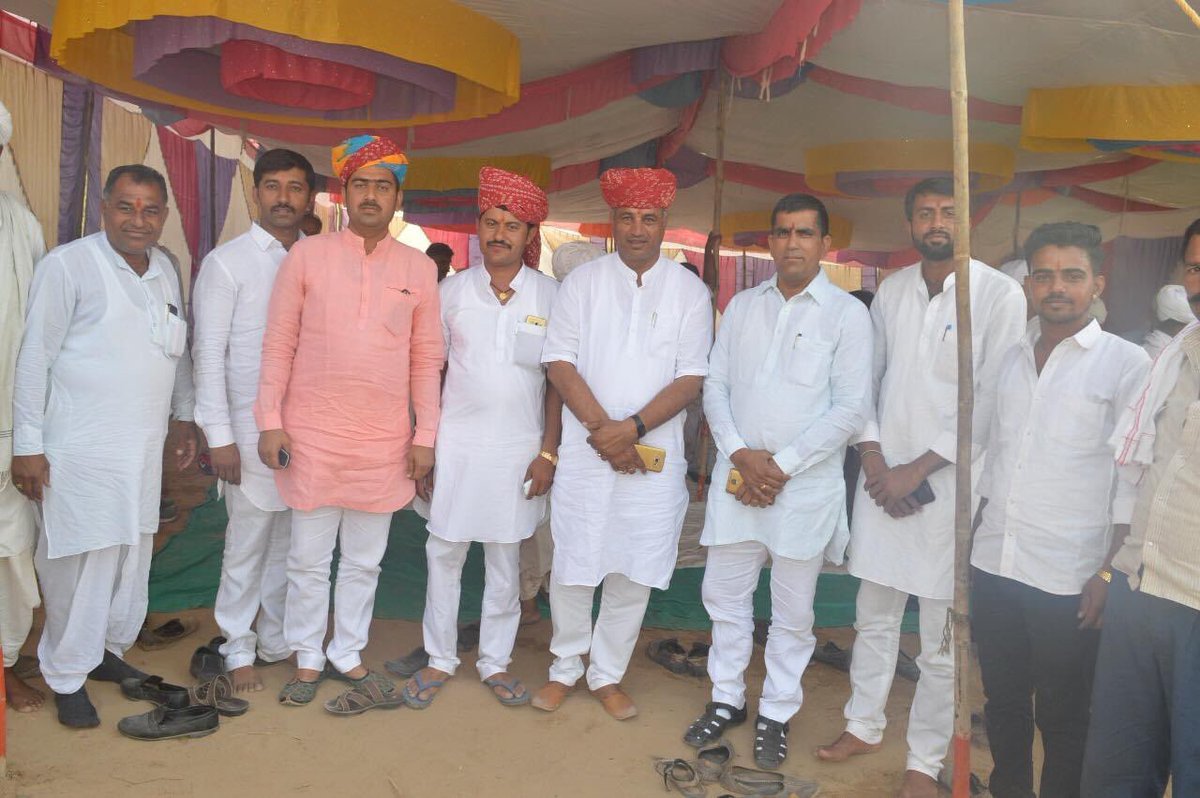 abvplohawat's tweet image. राजस्थान सरकार के पूर्व संसदीय सचिव व ओसियाँ से पूर्व विधायक आदरणीय भैराराम जी चौधरी (सियोल) को भारतीय जनता पार्टी राजस्थान के किसान मोर्चा में प्रदेश उपाध्यक्ष बनने पर बहुत बहुत बधाई व हार्दिक शुभकामनाए...@BRSiyol 
#congratulationschallenge