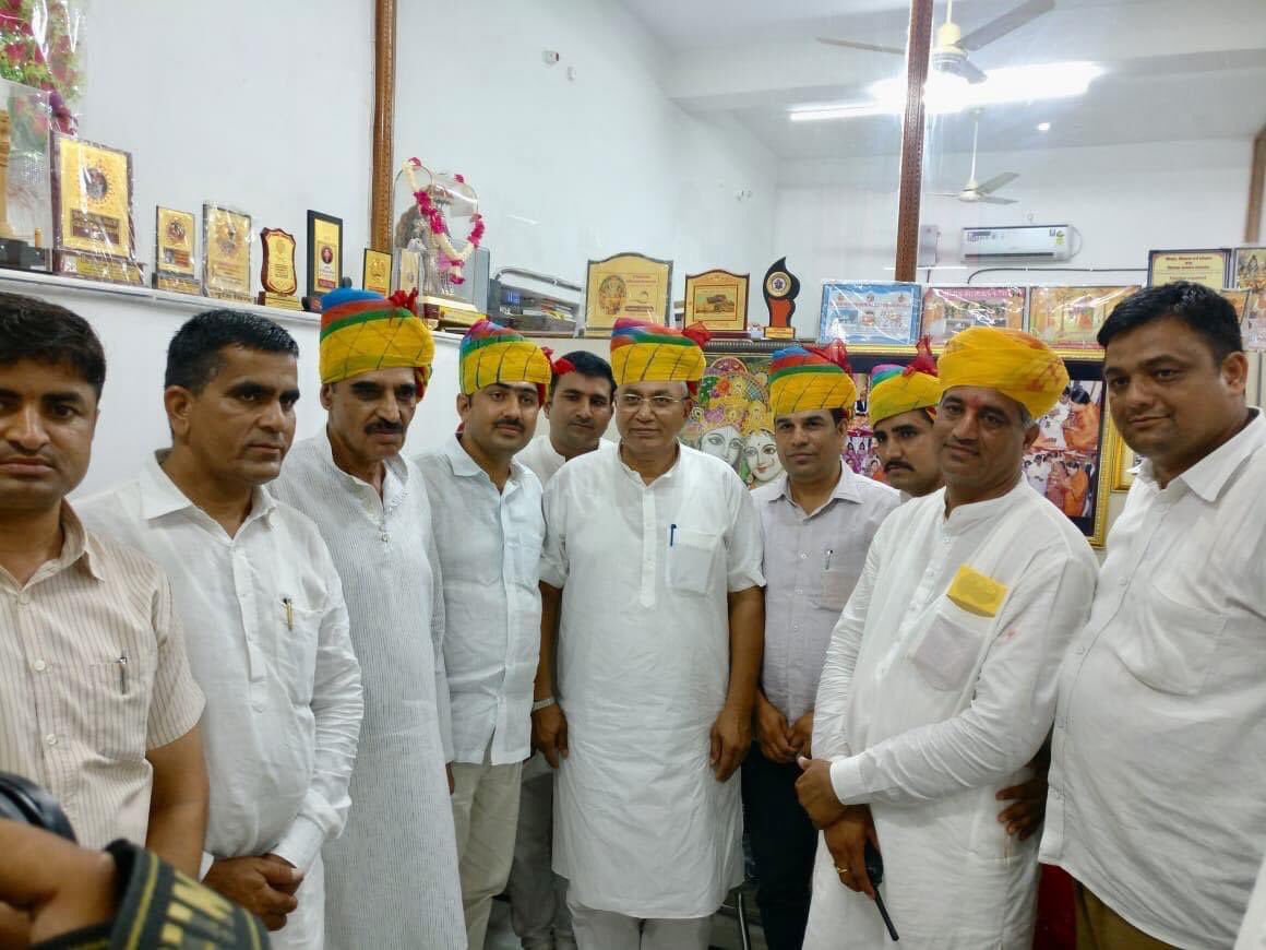 abvplohawat's tweet image. राजस्थान सरकार के पूर्व संसदीय सचिव व ओसियाँ से पूर्व विधायक आदरणीय भैराराम जी चौधरी (सियोल) को भारतीय जनता पार्टी राजस्थान के किसान मोर्चा में प्रदेश उपाध्यक्ष बनने पर बहुत बहुत बधाई व हार्दिक शुभकामनाए...@BRSiyol 
#congratulationschallenge