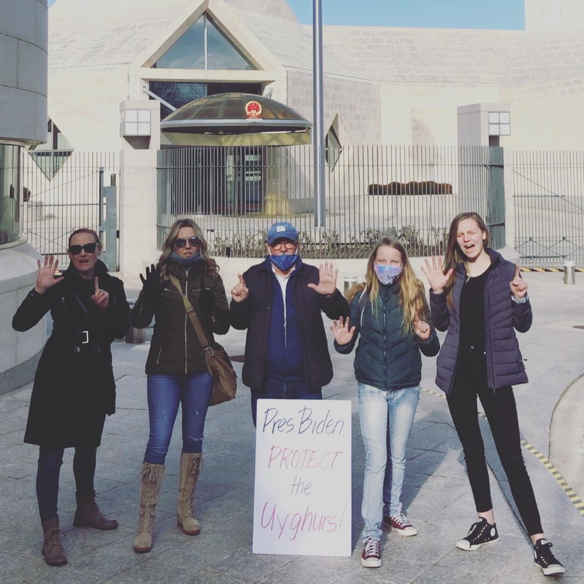 revmahoney's tweet photo. At the Chinese Embassy in Wash, DC standing for HK. “Five Demands Not One Less!” #HongKong ⁦@hk_watch⁩ ⁦@Stand_with_HK⁩ ⁦@FreedomHKG⁩ ⁦@SolomonYue⁩ ⁦@Fight4HongKong⁩ ⁦@hkdc_us⁩ ⁦@hkfp⁩ ⁦@dc4_hk⁩ ⁦@nathanlawkc⁩ #StandWithHK https://t.co/GLarpl4C4A