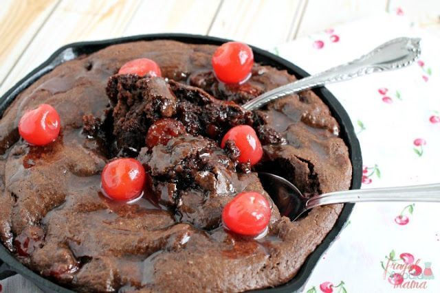 This ooey, gooey #CherryCordial Chocolate Skillet Cookie is the perfect #dessertfortwo . A must-make for #ValentinesDay ! <3 Get the #recipe now at>> bit.ly/2yt6v9c #skilletcookie #chocolatelovers #chocolatecherry #dessert