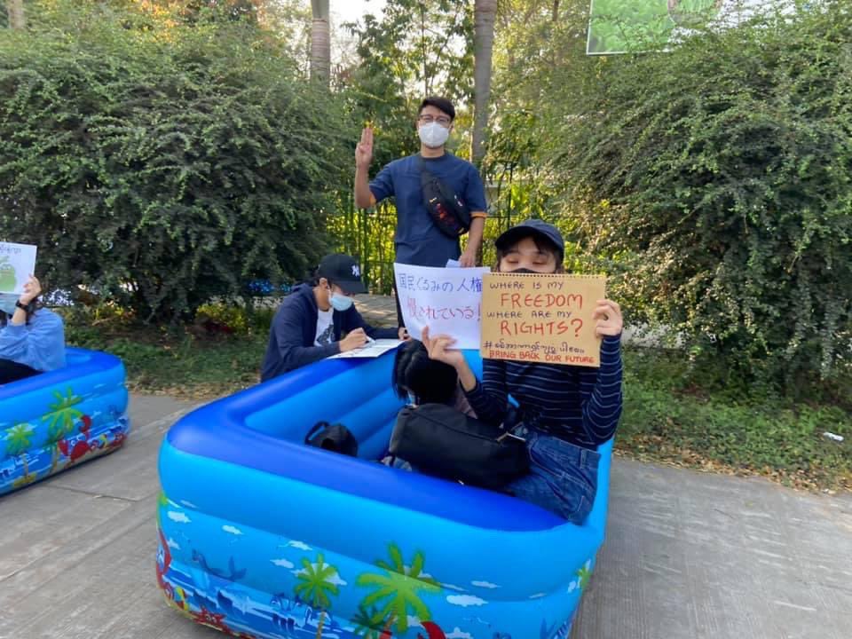 Today,Myanmar People protested to Military peacefully
Respect Generation Z👍

JUNTA VIOLENCE
#WhatsHappeningInMyanmar
#Feb10Coup