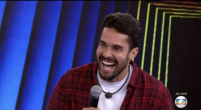 gethiimback's tweet photo. tiago basicamente jogou na cara do bil que ele não foi o errado da história, que só faltou ele se posicionar mais e que ele não saiu com rejeição, que tem muitas pessoas aqui fora que amam ele.

o sorrisinho dele: https://t.co/u3w8Lci2ip