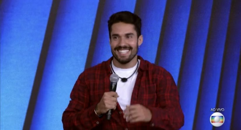 gethiimback's tweet photo. tiago basicamente jogou na cara do bil que ele não foi o errado da história, que só faltou ele se posicionar mais e que ele não saiu com rejeição, que tem muitas pessoas aqui fora que amam ele.

o sorrisinho dele: https://t.co/u3w8Lci2ip