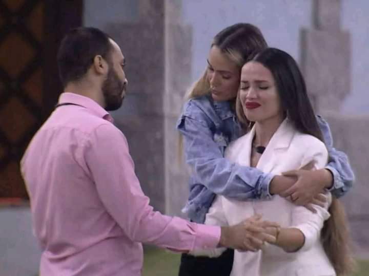 Telexx_weee's tweet photo. Nosso trio segue intacto❤️ #BBB21 https://t.co/VcC8lkGGTM