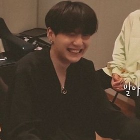 𝗖𝗵𝗼𝗺.เศร้านะแต่เป็นคนตกตลิดเห้ยติดตลก tweet media