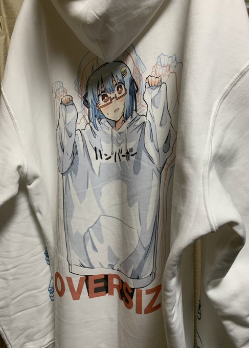 42さんとコラボした白パーカー届いたけど印刷めっちゃ綺麗でびびってる 