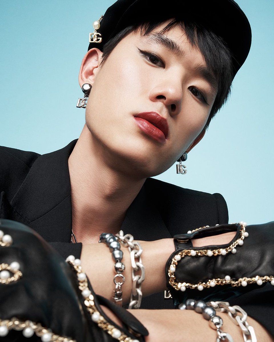dolcegabbanajp's tweet photo. 2021-22 秋冬 メンズ ファッションショー #DGBeauty
「ドルチェ&ガッバーナ ビューティ」の ザ・オンリーワン リップスティック DGAmore 640 で魅惑的に。
#DGMenFW21 #DGBeauty #DGAmore #DolceGabbana #DGTogether https://t.co/v4Hd6Hc7hU