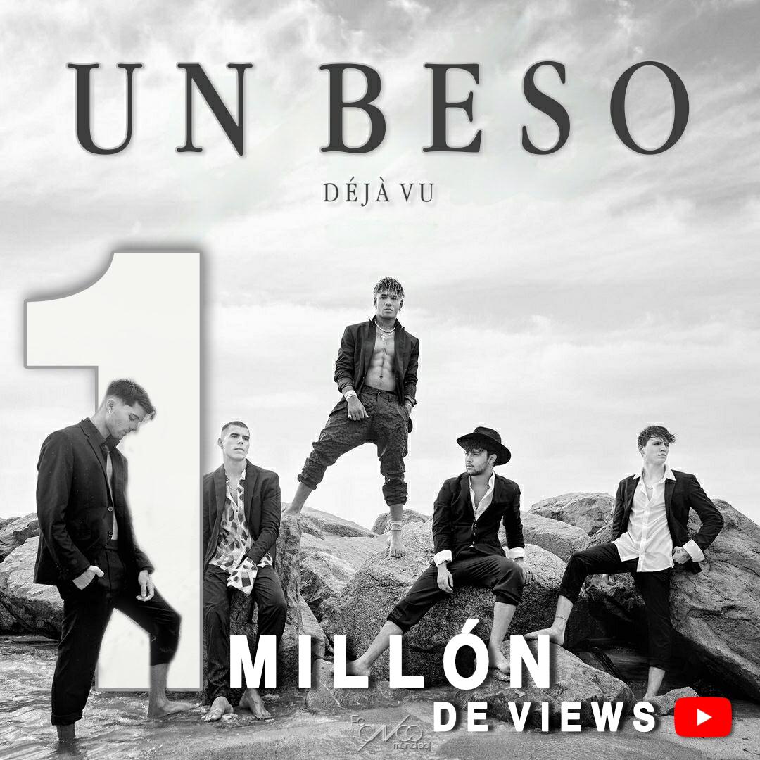 CncoMundial's tweet photo. Y solo por un beso, se puede enamorar🎶... asi como nosotras nos enamoramos de esta versión al estilo único de cnco. Queremos felicitarlos por llegar al millon de reproducciones ✨❤️
#fccncomundial @CncoMundial https://t.co/rBRwLeI6vH