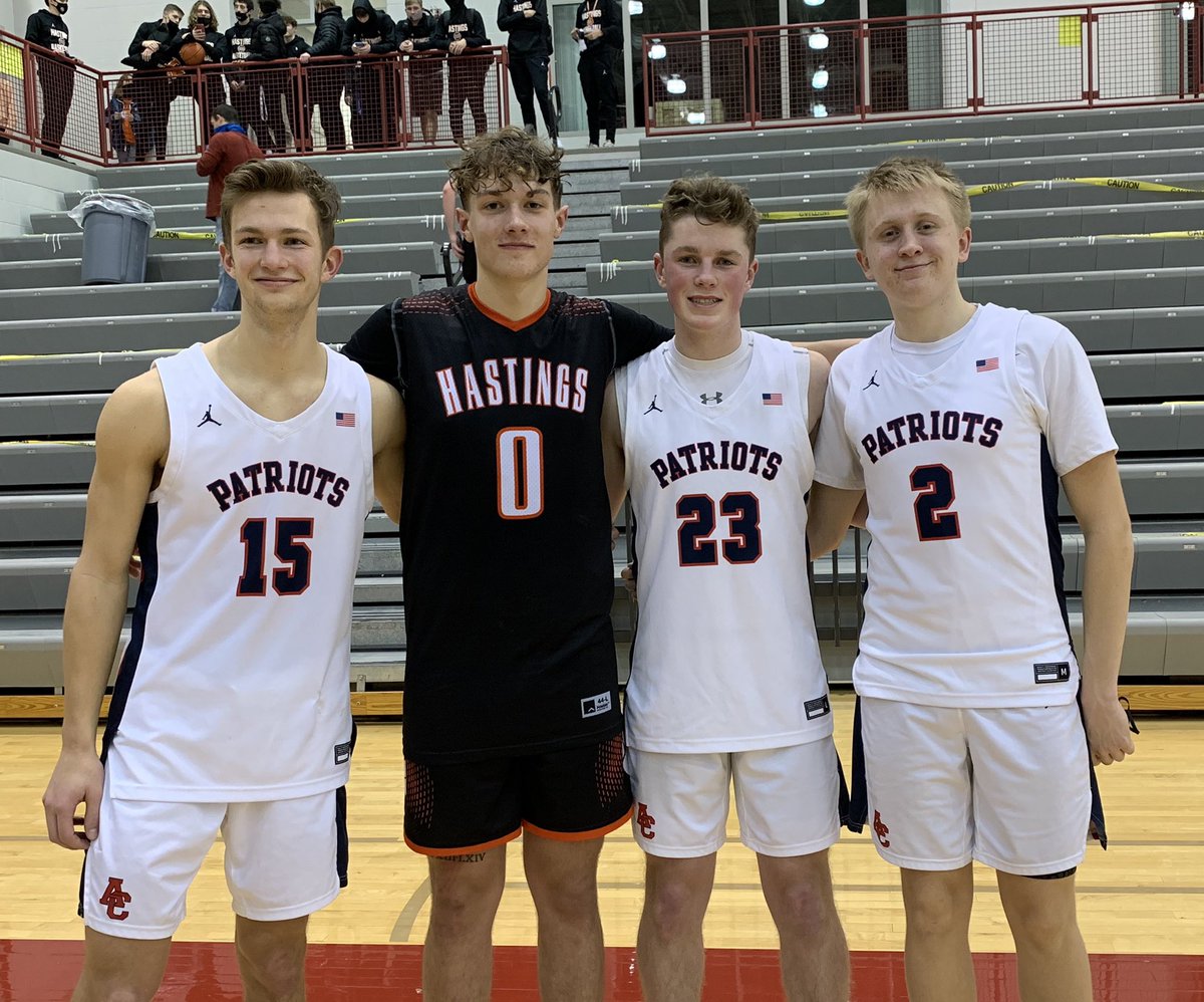 Love opening a message to a photo like this! Puts a huge smile on my face. It’s been a joy to watch these guys grow into men. Best of luck the rest of the way fellas! Thank you for sending the pic @foster_renae! #BisonFamily @Bohlen02 @brennan_witte @danteboelhower @Camfost_24