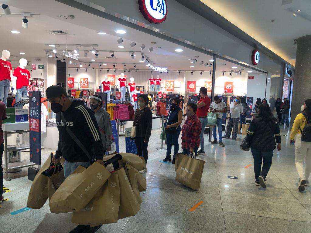ResilienteDi's tweet photo. #PorSiTeLoPerdiste Tal parece que a los chilangos les urgía comprar ropa. Así lucieron los #CentrosComerciales y #Tendas departamentales en la #CDMX en su primer día de actividades tras permanecer 52 días cerrados por la pandemia por #COVID19 https://t.co/M5YyOKOh3m #Covidiotas https://t.co/Miv05mjK42