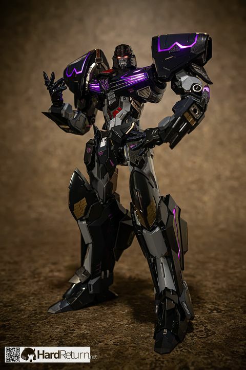 hardreturn's tweet photo. KURO KARA KURI 05 MEGATRON from Flame Toys https://t.co/krZ4cBUXJn