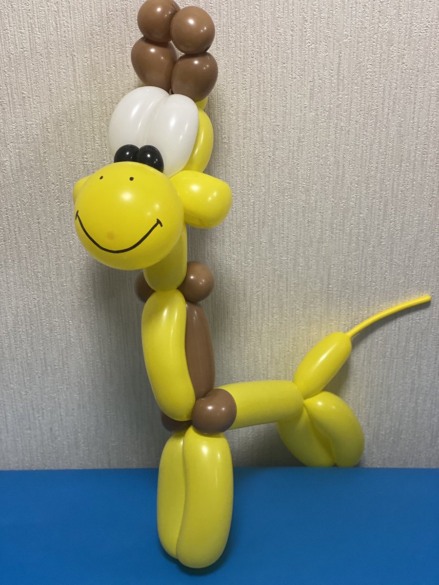 ecomarika's tweet photo. 🌲絶滅危惧種の動物🌲
名前　キリン🦒
生息地　サハラ砂漠より南、アフリカ中央部、アフリカ東部、アフリカ南部
個体数　約11万頭
アフリカでは30年近くで約４割減
森林伐採、密漁などによる減少。
ニジェールでは、４９頭→保護活動により６００頭まで回復。
#SDGs #キリン #絶滅危惧種 #マリカ先生 https://t.co/4hnB3aQXZU