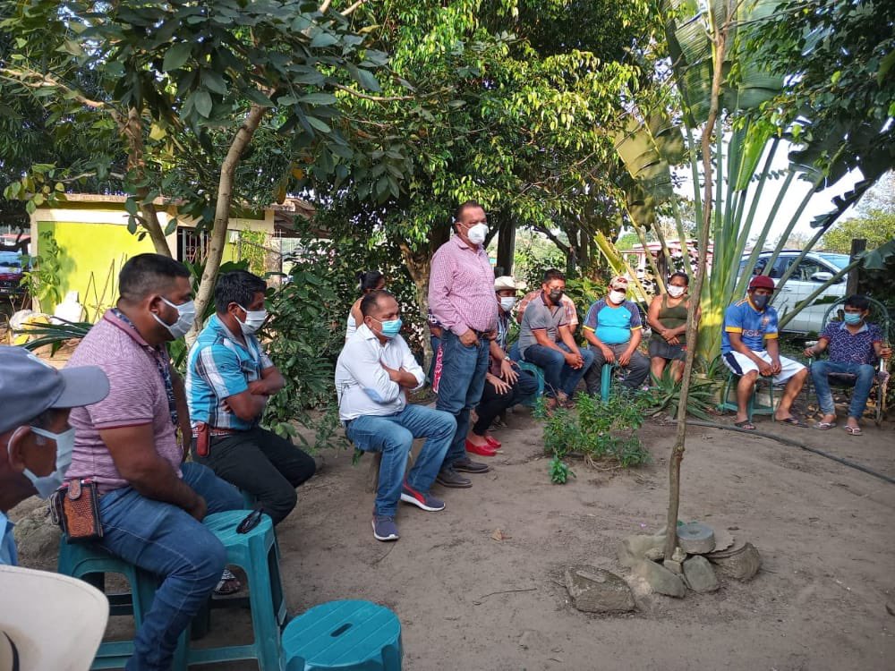 LinoVelazquez's tweet photo. Motiva estar con quienes llevan los alimentos a nuestra casa en la Barreña y Guivicia Sta Ma Petapa reconocen el apoyo del Gdor @alejandromurat a su noble trabajo #DttoMatiasRomero #PasionPorMiTierra @IvetteMurat  @gabriel_cue https://t.co/BON84xerQ5