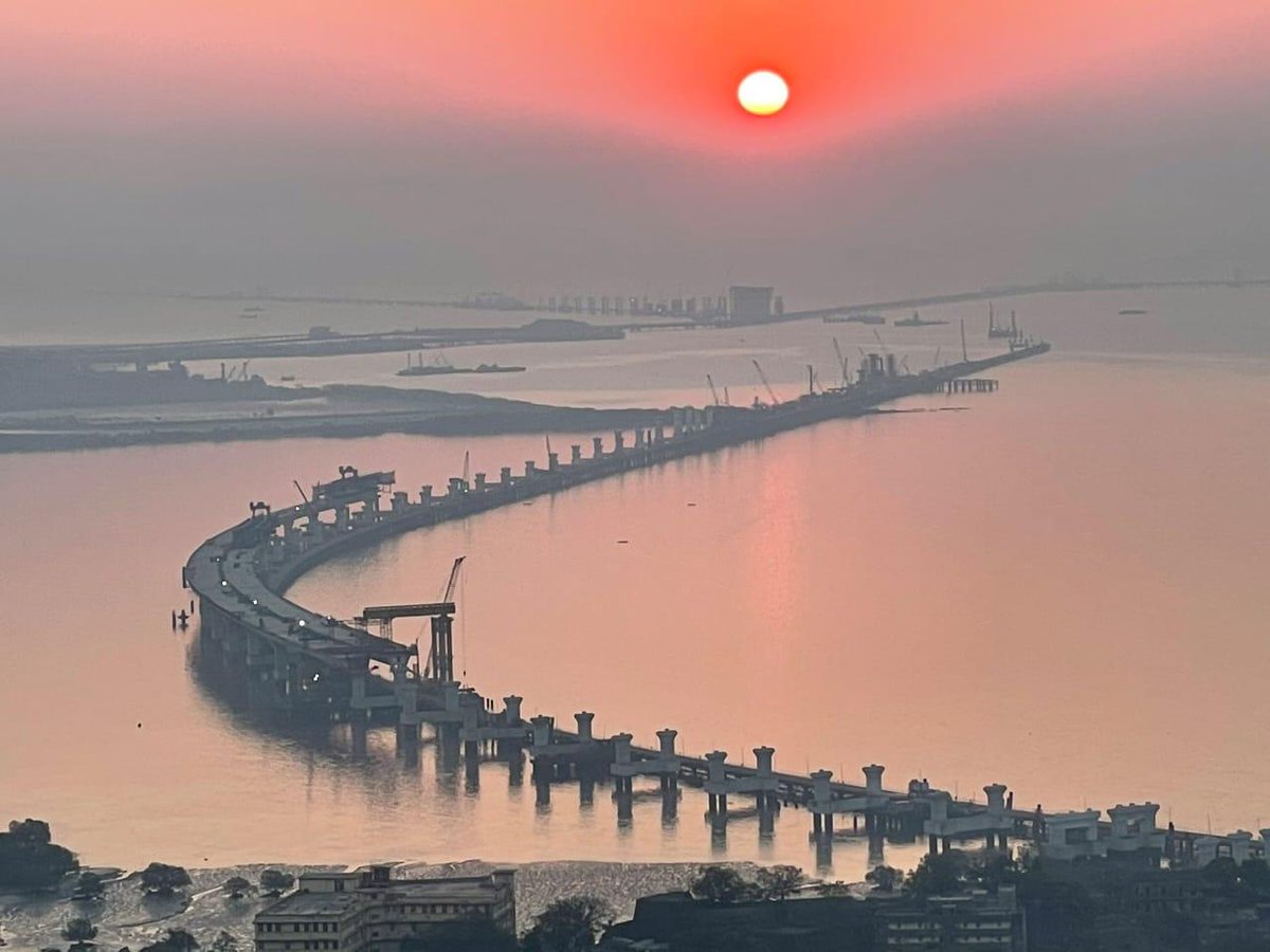 MehulThakkar_'s tweet photo. Someone sent me this picture of Mumbai Trans Harbour Link (MTHL) this morning from Navi Mumbai side. 😍 @MMRDAOfficial @mumbai_2 https://t.co/NQCMD9zIgm